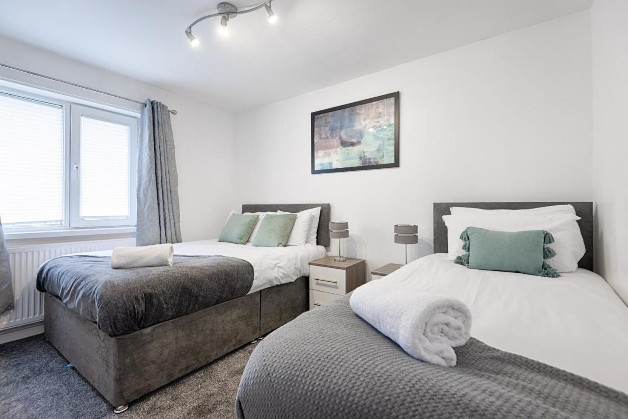 Private Parking, Garden, Close To Beach! Apartment Swansea